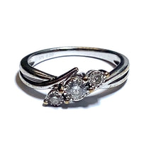 Load image into Gallery viewer, Secondhand Diamond Twist Ring
