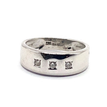 Load image into Gallery viewer, Secondhand 9ct White Gold Ring
