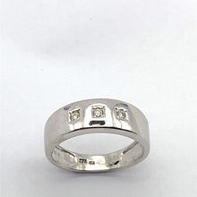 Load image into Gallery viewer, Secondhand 9ct White Gold Ring
