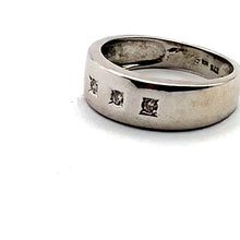 Load image into Gallery viewer, Secondhand 9ct White Gold Ring
