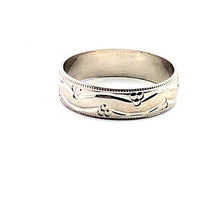 Load image into Gallery viewer, Secondhand 9ct White Gold Ring
