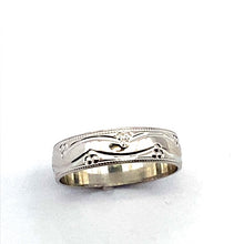 Load image into Gallery viewer, Secondhand 9ct White Gold Ring
